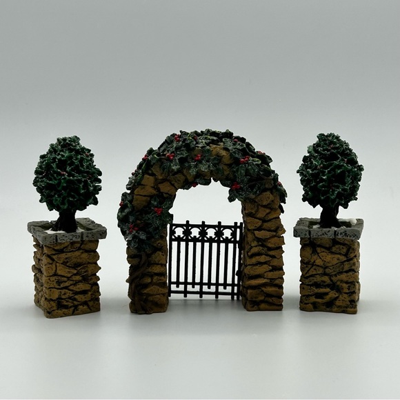 Dept 56 Stone Corner Posts & Archway with Holly #52648 - Picture 2 of 16